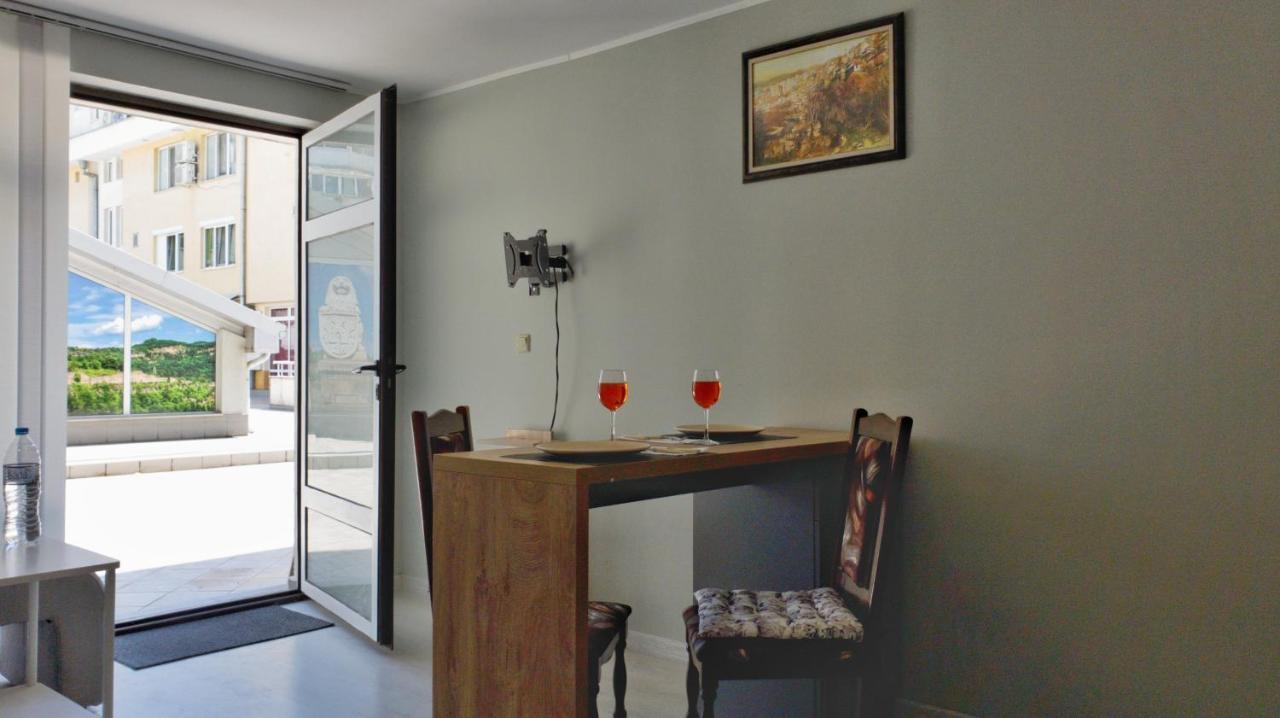 Cozy Studio Near The Park With Huge Verandah. Велико-Тырново Экстерьер фото